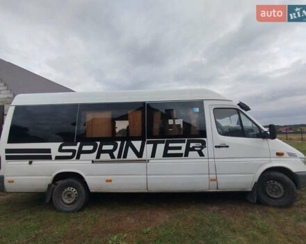 Белый Мерседес Sprinter, объемом двигателя 2.15 л и пробегом 109 тыс. км за 9400 $, фото 5 на Automoto.ua