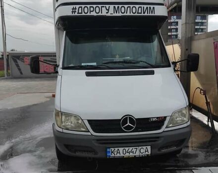 Белый Мерседес Sprinter, объемом двигателя 2.7 л и пробегом 790 тыс. км за 11300 $, фото 5 на Automoto.ua