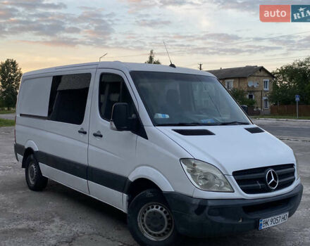 Белый Мерседес Sprinter, объемом двигателя 2.1 л и пробегом 480 тыс. км за 9600 $, фото 1 на Automoto.ua