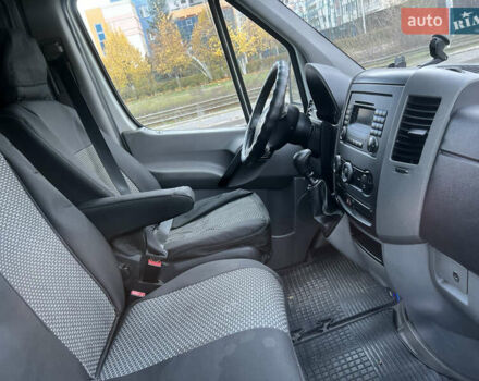Белый Мерседес Sprinter, объемом двигателя 2.15 л и пробегом 385 тыс. км за 6500 $, фото 2 на Automoto.ua