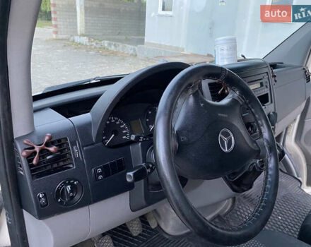 Белый Мерседес Sprinter, объемом двигателя 2.1 л и пробегом 480 тыс. км за 9600 $, фото 11 на Automoto.ua