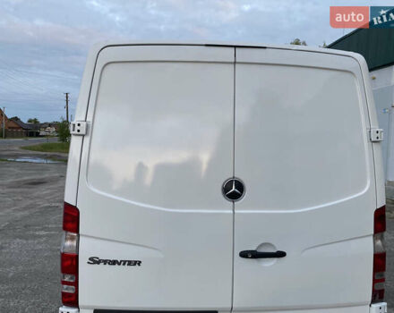 Белый Мерседес Sprinter, объемом двигателя 2.1 л и пробегом 480 тыс. км за 9600 $, фото 5 на Automoto.ua