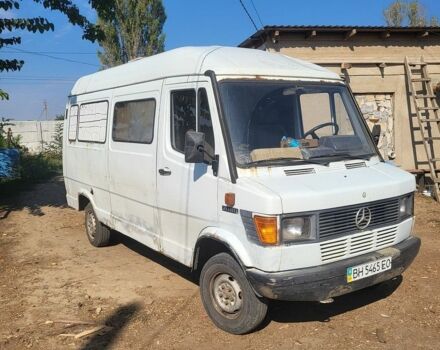 Белый Мерседес Sprinter, объемом двигателя 2.3 л и пробегом 500 тыс. км за 2000 $, фото 1 на Automoto.ua