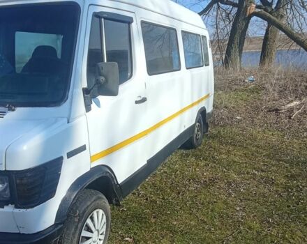 Белый Мерседес Sprinter, объемом двигателя 0.23 л и пробегом 300 тыс. км за 2100 $, фото 1 на Automoto.ua