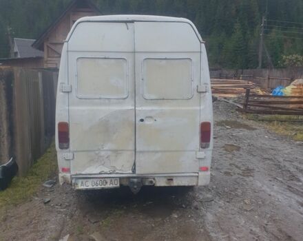 Белый Мерседес Sprinter, объемом двигателя 2.3 л и пробегом 999 тыс. км за 2500 $, фото 3 на Automoto.ua