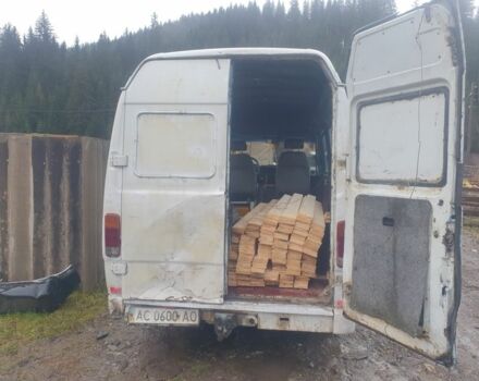 Белый Мерседес Sprinter, объемом двигателя 2.3 л и пробегом 999 тыс. км за 2500 $, фото 4 на Automoto.ua