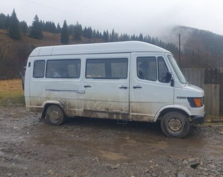 Белый Мерседес Sprinter, объемом двигателя 2.3 л и пробегом 999 тыс. км за 2500 $, фото 5 на Automoto.ua