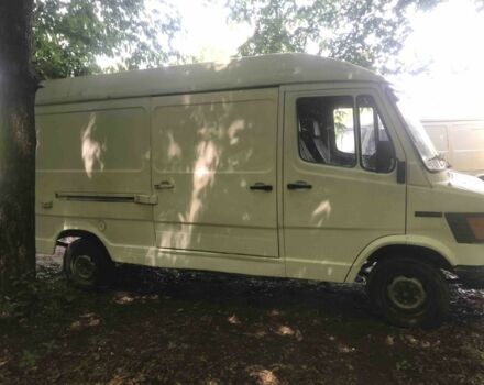 Белый Мерседес Sprinter, объемом двигателя 2 л и пробегом 200 тыс. км за 1700 $, фото 2 на Automoto.ua