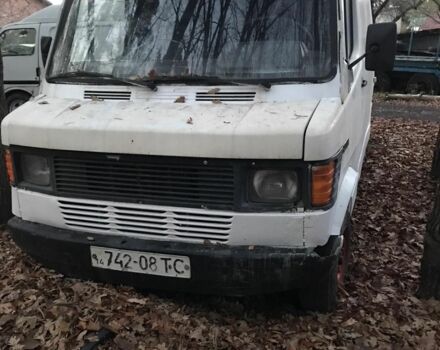Белый Мерседес Sprinter, объемом двигателя 2 л и пробегом 200 тыс. км за 1700 $, фото 1 на Automoto.ua