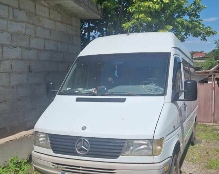 Белый Мерседес Sprinter, объемом двигателя 0.23 л и пробегом 280 тыс. км за 3950 $, фото 1 на Automoto.ua