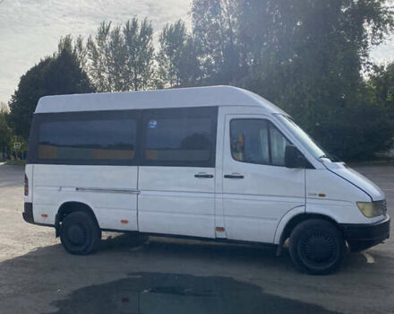 Белый Мерседес Sprinter, объемом двигателя 2.3 л и пробегом 915 тыс. км за 3500 $, фото 4 на Automoto.ua