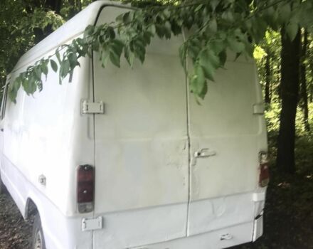 Белый Мерседес Sprinter, объемом двигателя 2 л и пробегом 200 тыс. км за 1700 $, фото 3 на Automoto.ua