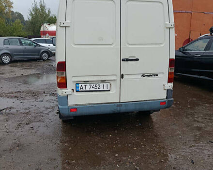Белый Мерседес Sprinter, объемом двигателя 2.29 л и пробегом 500 тыс. км за 4500 $, фото 4 на Automoto.ua