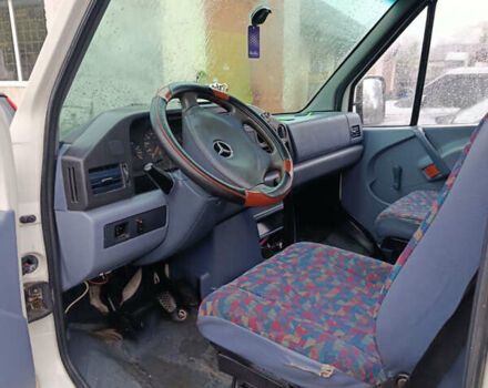Белый Мерседес Sprinter, объемом двигателя 2.29 л и пробегом 500 тыс. км за 4500 $, фото 5 на Automoto.ua