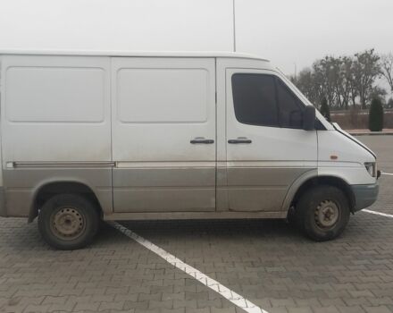 Белый Мерседес Sprinter, объемом двигателя 2.3 л и пробегом 433 тыс. км за 2000 $, фото 3 на Automoto.ua