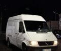 Белый Мерседес Sprinter, объемом двигателя 2.3 л и пробегом 200 тыс. км за 2999 $, фото 2 на Automoto.ua