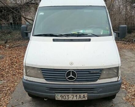 Белый Мерседес Sprinter, объемом двигателя 0 л и пробегом 500 тыс. км за 4800 $, фото 2 на Automoto.ua