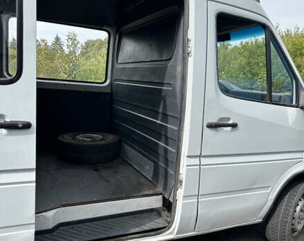 Белый Мерседес Sprinter, объемом двигателя 2.9 л и пробегом 540 тыс. км за 6700 $, фото 4 на Automoto.ua