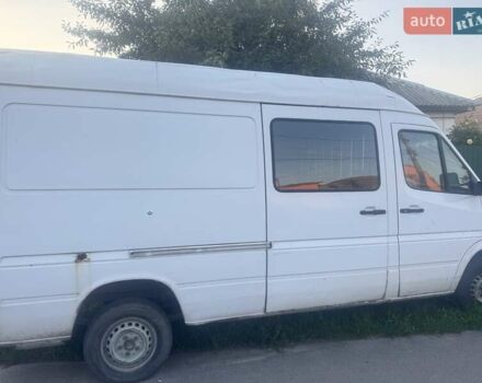 Белый Мерседес Sprinter, объемом двигателя 2.3 л и пробегом 300 тыс. км за 3500 $, фото 3 на Automoto.ua