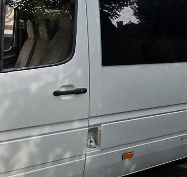 Белый Мерседес Sprinter, объемом двигателя 2.9 л и пробегом 710 тыс. км за 8000 $, фото 2 на Automoto.ua