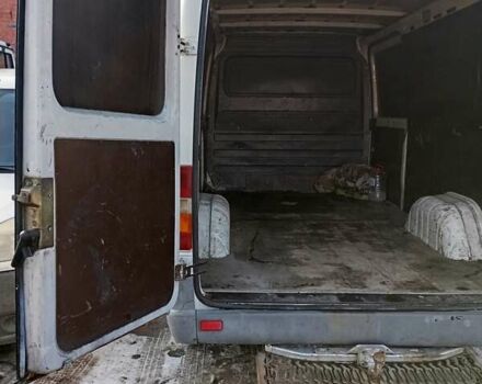 Белый Мерседес Sprinter, объемом двигателя 2.3 л и пробегом 200 тыс. км за 6000 $, фото 3 на Automoto.ua