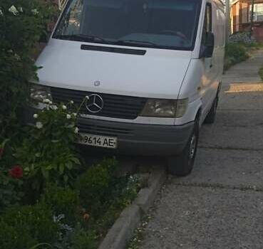 Белый Мерседес Sprinter, объемом двигателя 2.9 л и пробегом 380 тыс. км за 4700 $, фото 6 на Automoto.ua