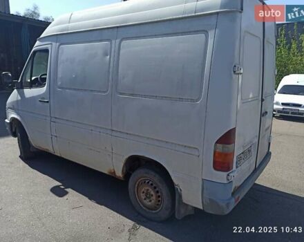 Белый Мерседес Sprinter, объемом двигателя 2.3 л и пробегом 700 тыс. км за 4500 $, фото 2 на Automoto.ua