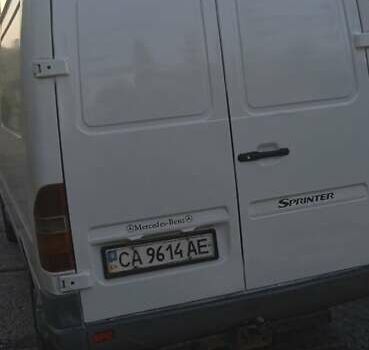 Белый Мерседес Sprinter, объемом двигателя 2.9 л и пробегом 380 тыс. км за 4700 $, фото 4 на Automoto.ua