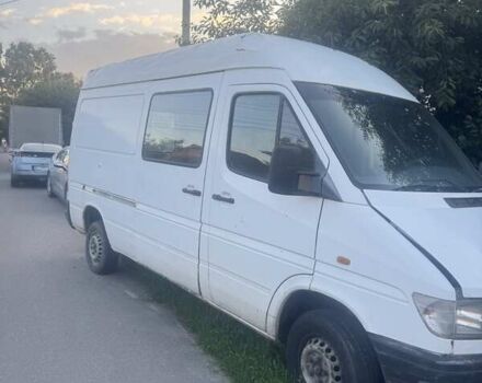 Белый Мерседес Sprinter, объемом двигателя 2.3 л и пробегом 300 тыс. км за 3500 $, фото 1 на Automoto.ua