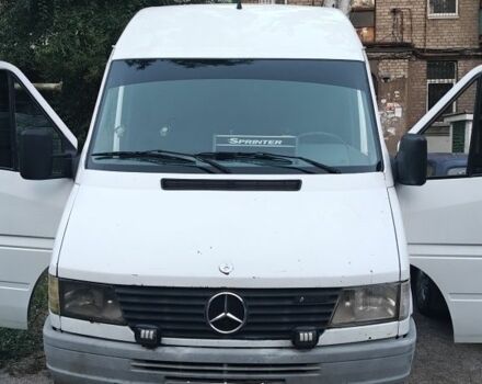 Белый Мерседес Sprinter, объемом двигателя 0 л и пробегом 755 тыс. км за 15000 $, фото 2 на Automoto.ua