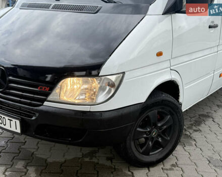 Белый Мерседес Sprinter, объемом двигателя 2.2 л и пробегом 354 тыс. км за 8500 $, фото 2 на Automoto.ua