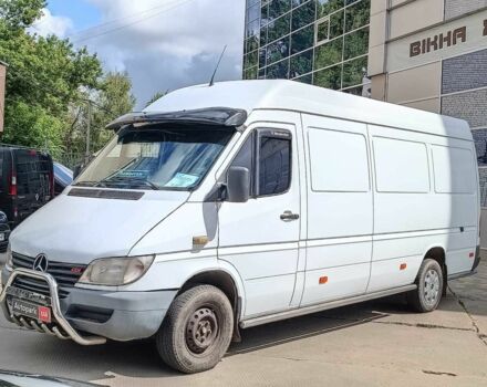 Белый Мерседес Sprinter, объемом двигателя 2.2 л и пробегом 732 тыс. км за 6680 $, фото 3 на Automoto.ua