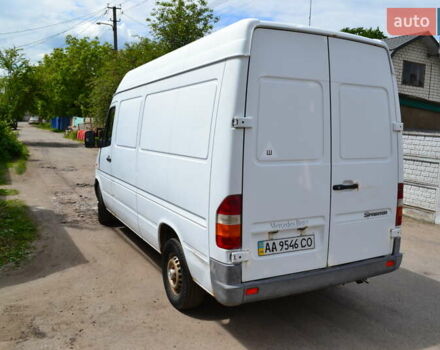 Белый Мерседес Sprinter, объемом двигателя 2.15 л и пробегом 374 тыс. км за 7000 $, фото 4 на Automoto.ua