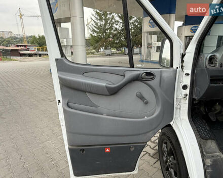 Белый Мерседес Sprinter, объемом двигателя 2.2 л и пробегом 354 тыс. км за 8500 $, фото 23 на Automoto.ua