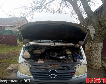 Белый Мерседес Sprinter, объемом двигателя 22 л и пробегом 427 тыс. км за 6300 $, фото 1 на Automoto.ua