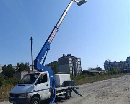 Белый Мерседес Sprinter, объемом двигателя 2.87 л и пробегом 92 тыс. км за 31000 $, фото 4 на Automoto.ua