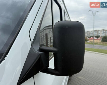 Белый Мерседес Sprinter, объемом двигателя 2.2 л и пробегом 354 тыс. км за 8500 $, фото 4 на Automoto.ua