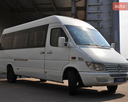 Белый Мерседес Sprinter, объемом двигателя 2.2 л и пробегом 900 тыс. км за 10300 $, фото 4 на Automoto.ua