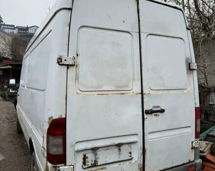 Белый Мерседес Sprinter, объемом двигателя 2.2 л и пробегом 780 тыс. км за 4000 $, фото 2 на Automoto.ua