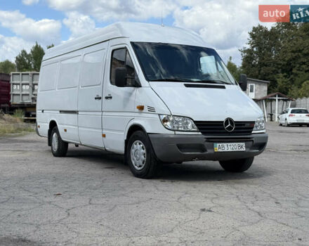Белый Мерседес Sprinter, объемом двигателя 2.2 л и пробегом 900 тыс. км за 7700 $, фото 3 на Automoto.ua