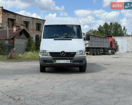 Белый Мерседес Sprinter, объемом двигателя 2.2 л и пробегом 900 тыс. км за 7700 $, фото 1 на Automoto.ua