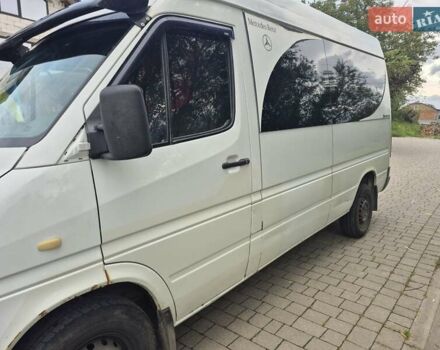 Белый Мерседес Sprinter, объемом двигателя 2.1 л и пробегом 220 тыс. км за 6000 $, фото 4 на Automoto.ua