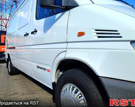 Белый Мерседес Sprinter, объемом двигателя 2.1 л и пробегом 506 тыс. км за 7800 $, фото 4 на Automoto.ua