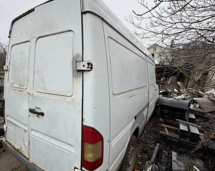 Белый Мерседес Sprinter, объемом двигателя 2.2 л и пробегом 780 тыс. км за 4000 $, фото 2 на Automoto.ua