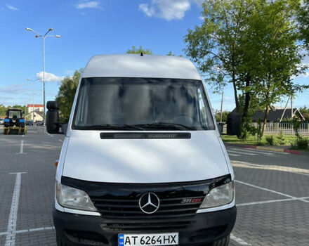 Белый Мерседес Sprinter, объемом двигателя 2.15 л и пробегом 170 тыс. км за 7700 $, фото 1 на Automoto.ua