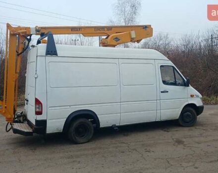 Белый Мерседес Sprinter, объемом двигателя 0 л и пробегом 999 тыс. км за 12500 $, фото 1 на Automoto.ua