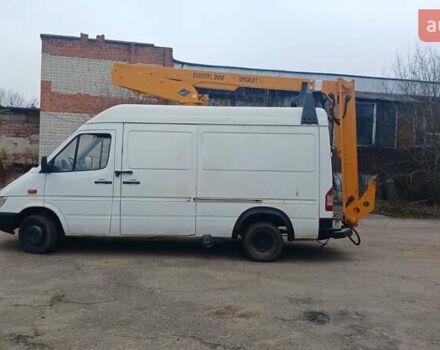 Белый Мерседес Sprinter, объемом двигателя 0 л и пробегом 999 тыс. км за 12500 $, фото 2 на Automoto.ua