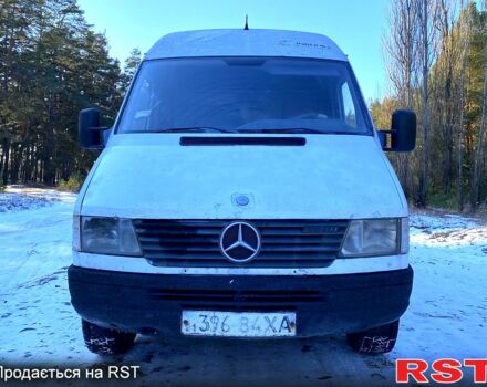 Белый Мерседес Sprinter, объемом двигателя 23 л и пробегом 375 тыс. км за 2950 $, фото 6 на Automoto.ua