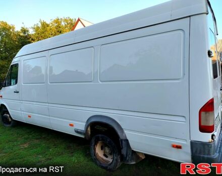 Белый Мерседес Sprinter, объемом двигателя 2.7 л и пробегом 378 тыс. км за 12500 $, фото 3 на Automoto.ua