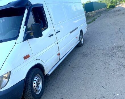 Белый Мерседес Sprinter, объемом двигателя 2.2 л и пробегом 357 тыс. км за 8000 $, фото 4 на Automoto.ua